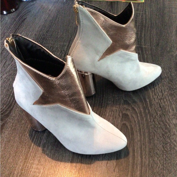 Cape Robbin Faux Gray Suede and Gold Star Bootie. Size 6.5 - Picture 2 of 9